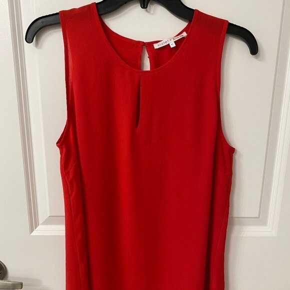 Violet + Claire Sleeveless Round Neck Top. Red. Medium. Officewear, Business - Picture 2 of 5